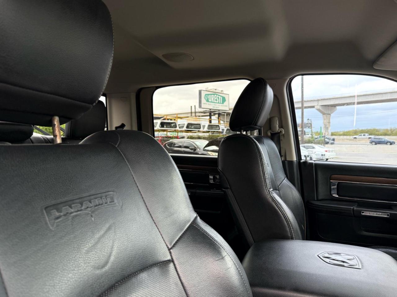 RAM 1500 4WD Crew Cab 149" Laramie 2014