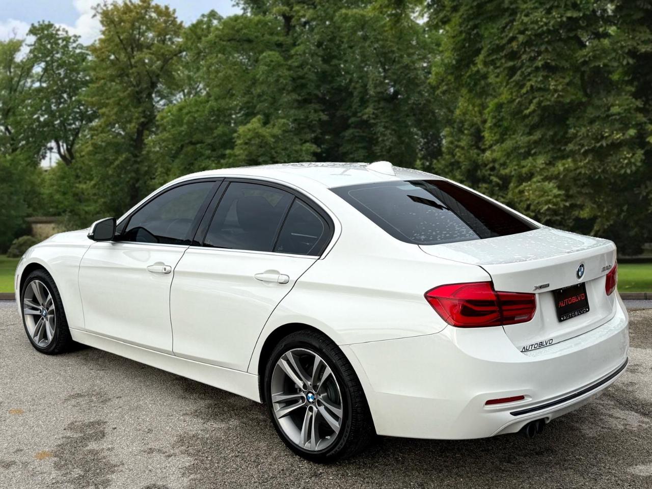 BMW 3 Series 330i xDrive Sedan 2018