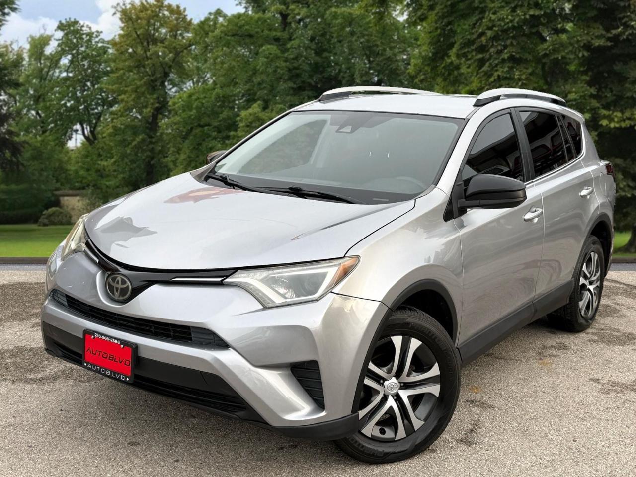 Toyota RAV4 LE FWD (Natl) 2017