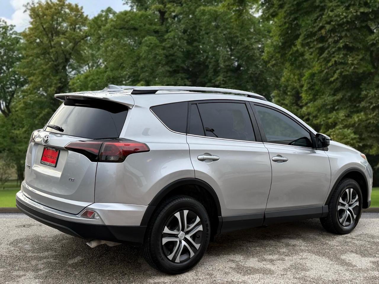 Toyota RAV4 LE FWD (Natl) 2017