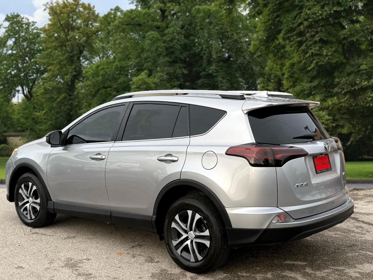 Toyota RAV4 LE FWD (Natl) 2017