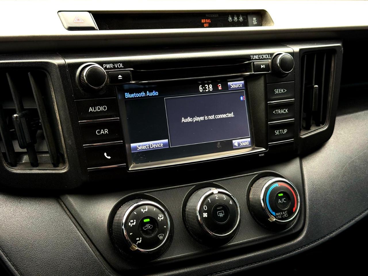Toyota RAV4 LE FWD (Natl) 2017