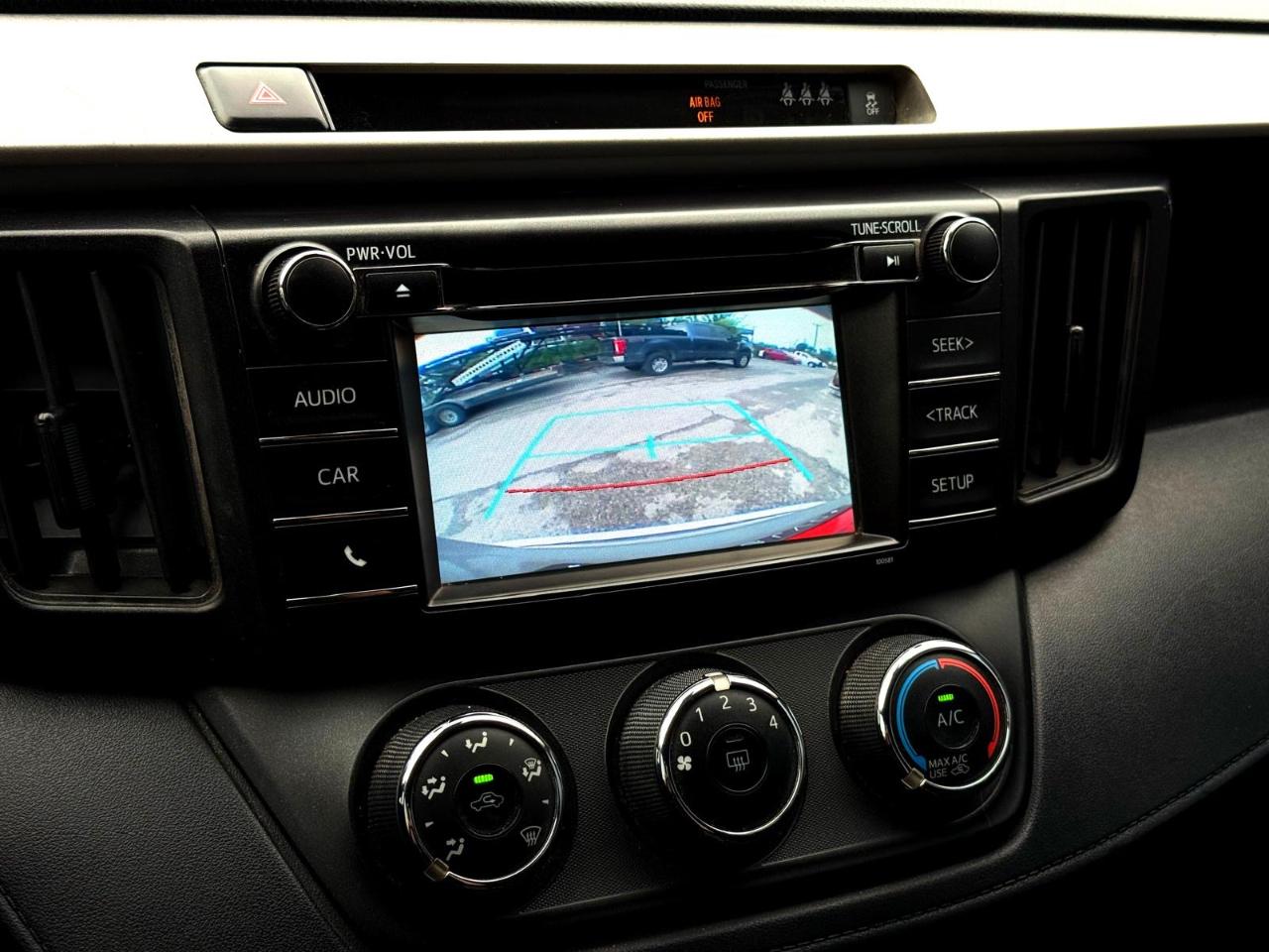 Toyota RAV4 LE FWD (Natl) 2017