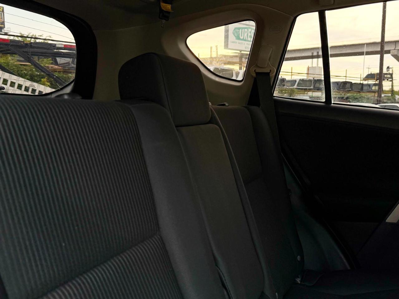 Toyota RAV4 LE FWD (Natl) 2017