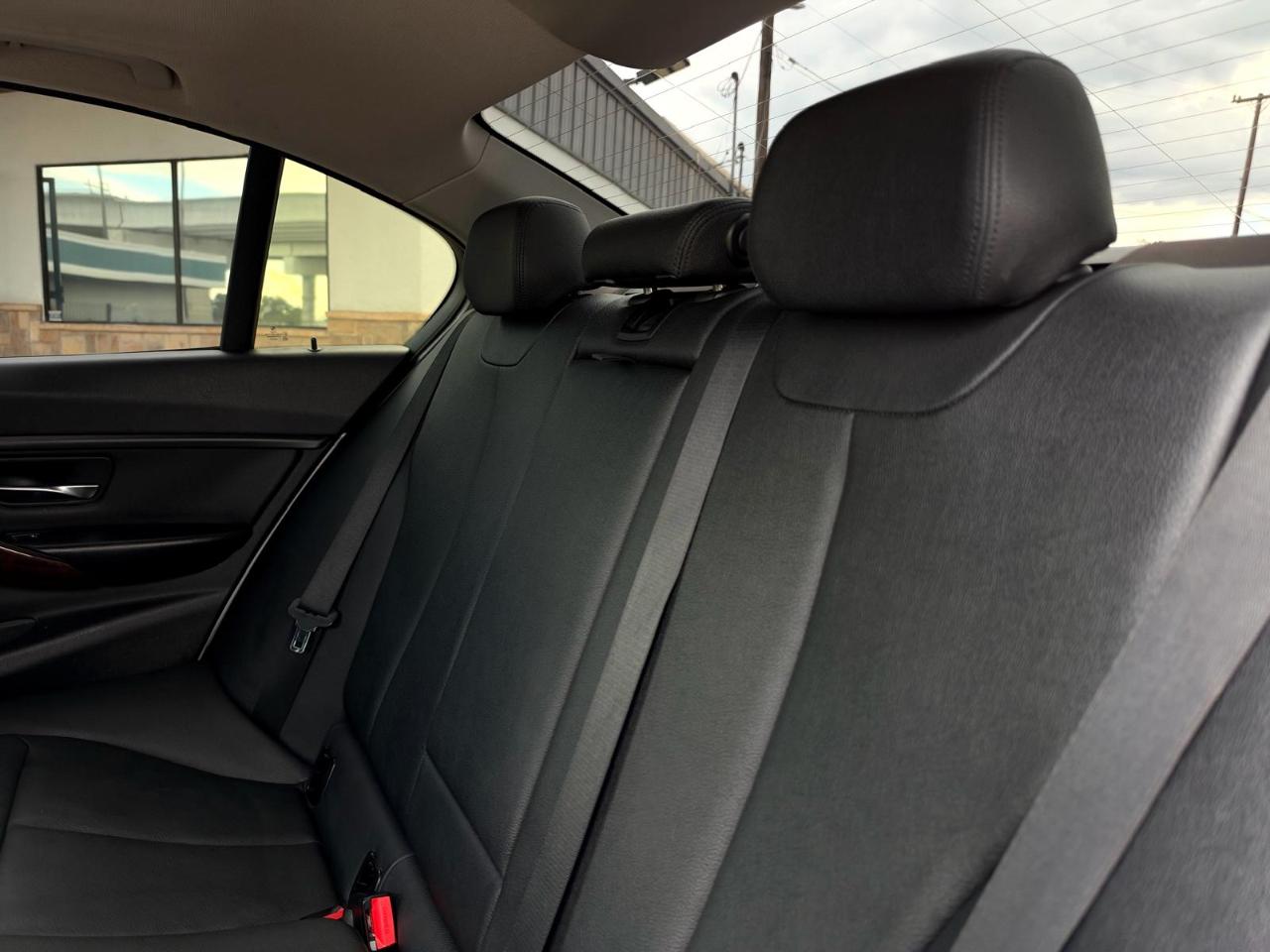 BMW 3 Series 4dr Sdn 328i xDrive AWD SULEV 2014