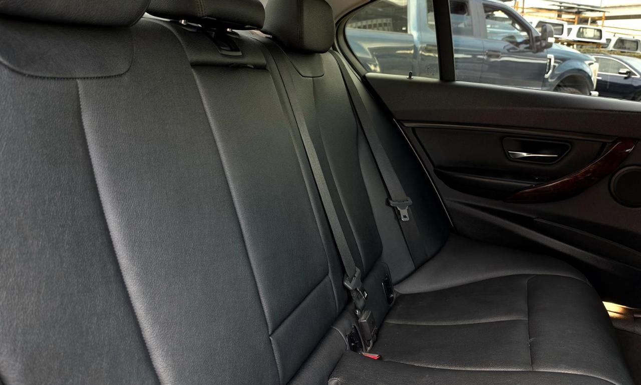 BMW 3 Series 4dr Sdn 328i xDrive AWD SULEV 2014