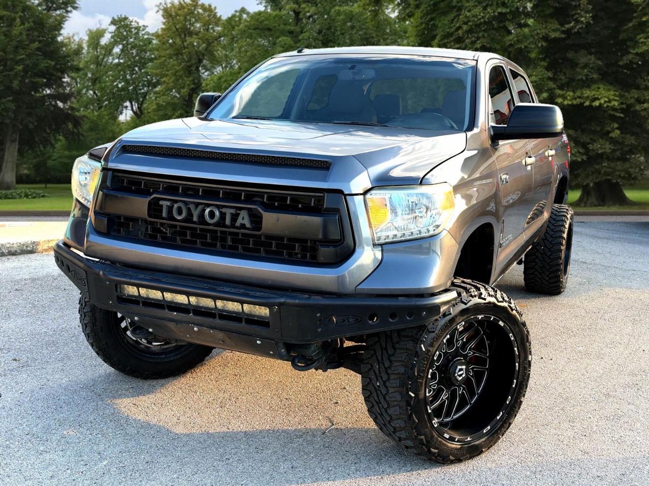 Toyota Tundra 4WD Truck CrewMax 5.7L FFV V8 6-Spd AT SR5 (Natl) 2014
