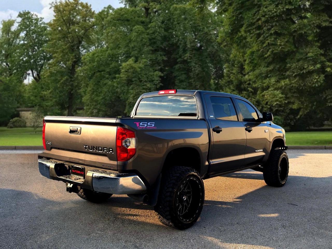 Toyota Tundra 4WD Truck CrewMax 5.7L FFV V8 6-Spd AT SR5 (Natl) 2014