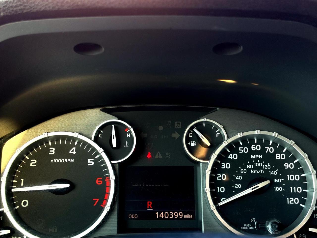 Toyota Tundra 4WD Truck CrewMax 5.7L FFV V8 6-Spd AT SR5 (Natl) 2014