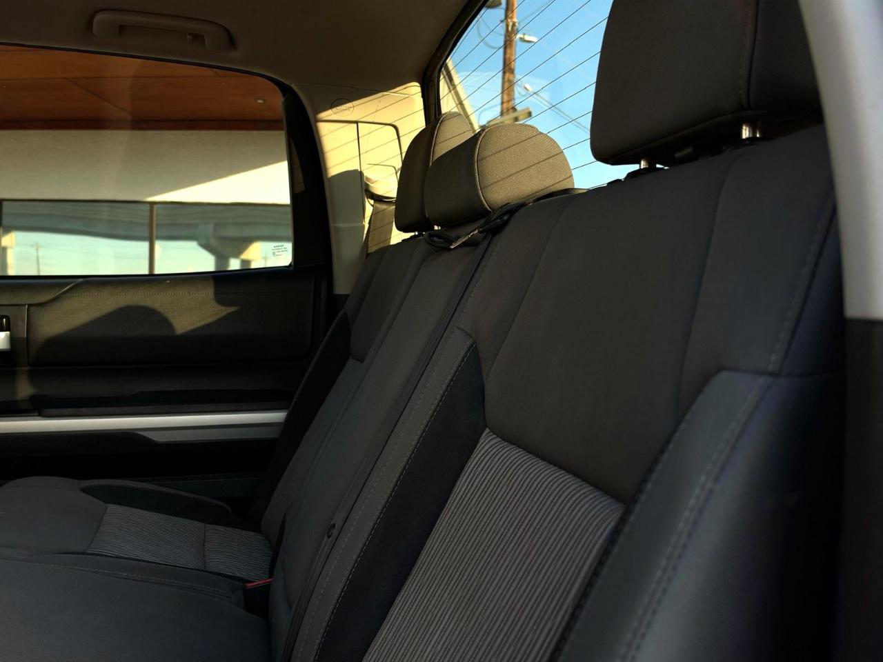 Toyota Tundra 4WD Truck CrewMax 5.7L FFV V8 6-Spd AT SR5 (Natl) 2014