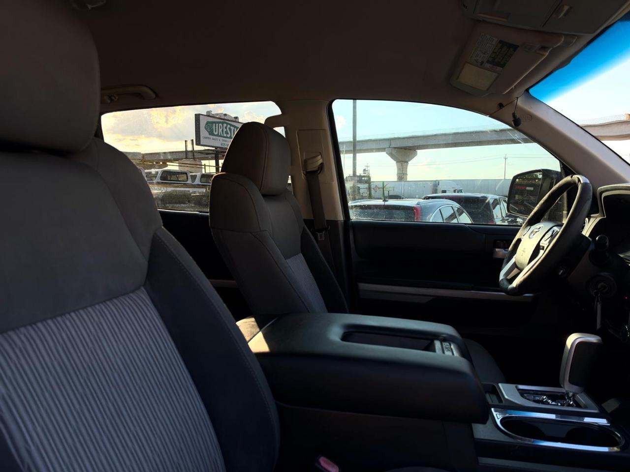 Toyota Tundra 4WD Truck CrewMax 5.7L FFV V8 6-Spd AT SR5 (Natl) 2014