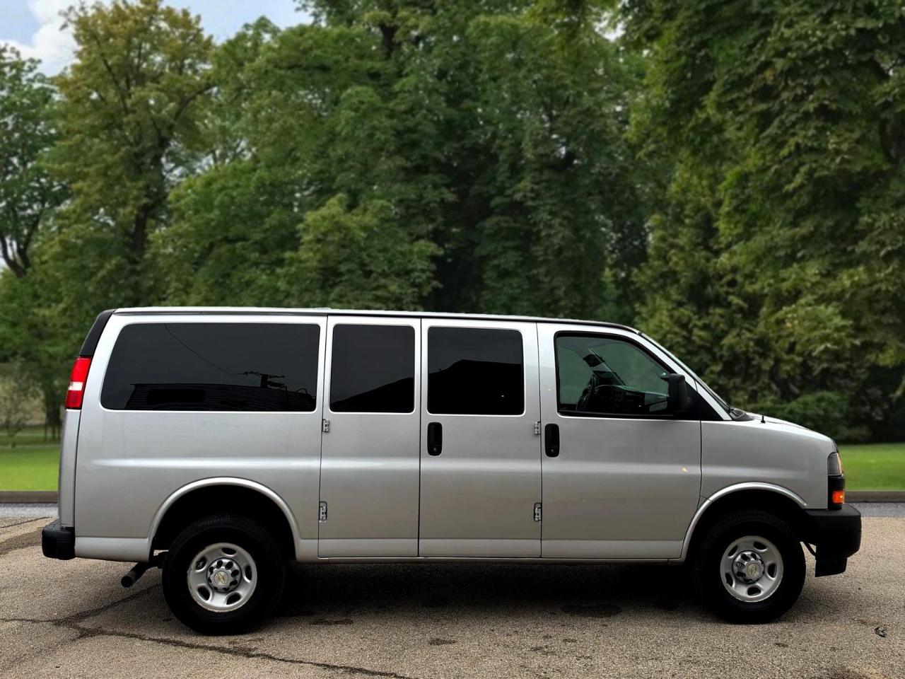 Chevrolet Express Cargo Van RWD 2500 135" 2022