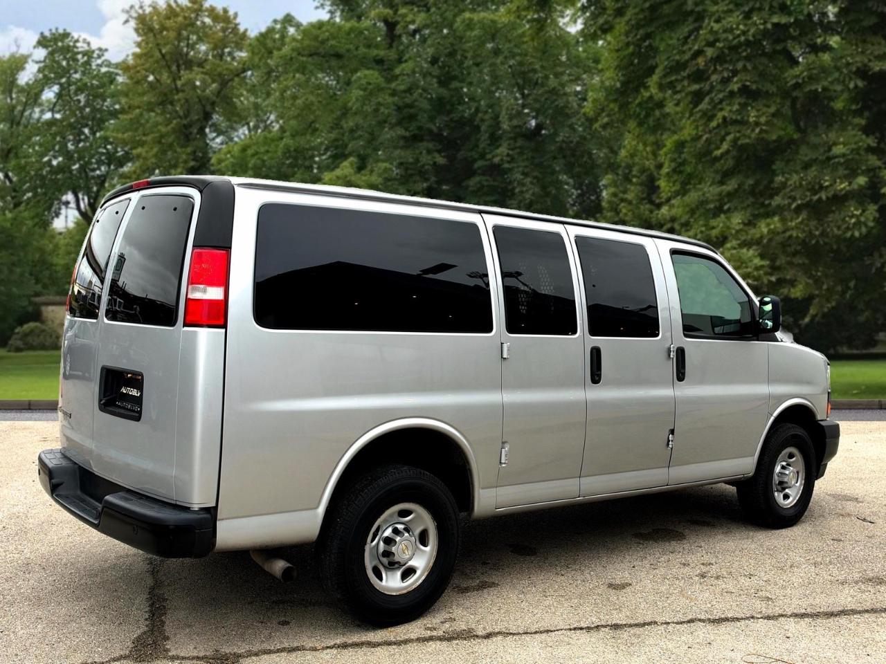 Chevrolet Express Cargo Van RWD 2500 135" 2022