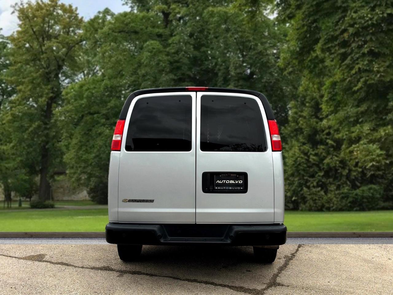 Chevrolet Express Cargo Van RWD 2500 135" 2022