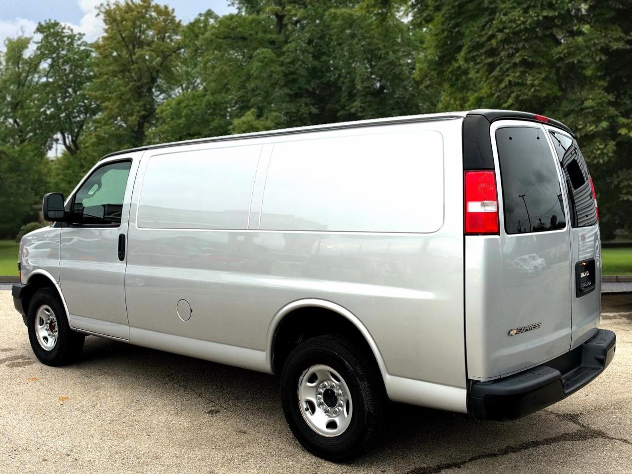 Chevrolet Express Cargo Van RWD 2500 135" 2022