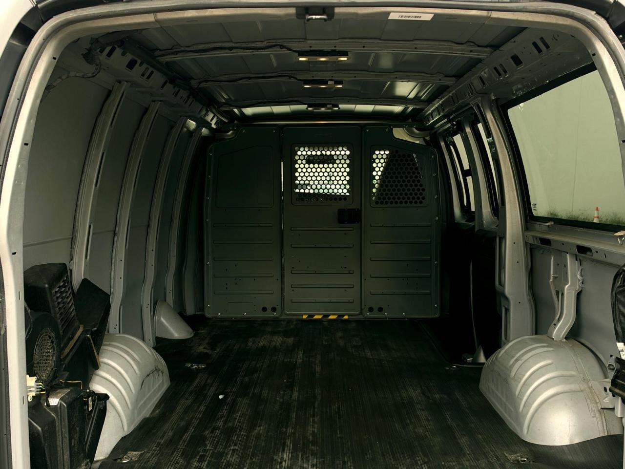 Chevrolet Express Cargo Van RWD 2500 135" 2022