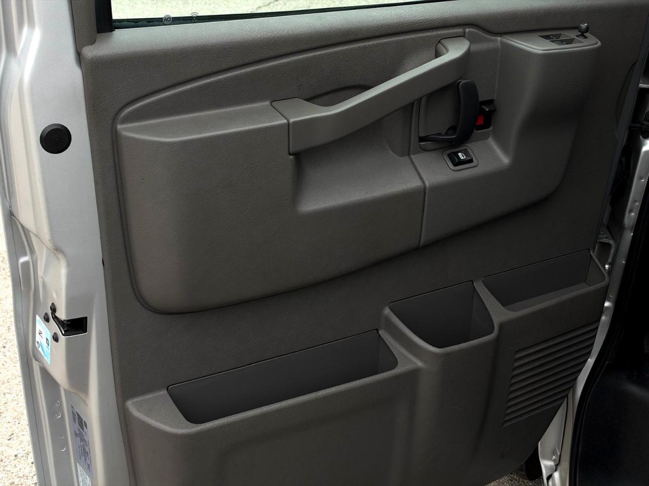 Chevrolet Express Cargo Van RWD 2500 135" 2022