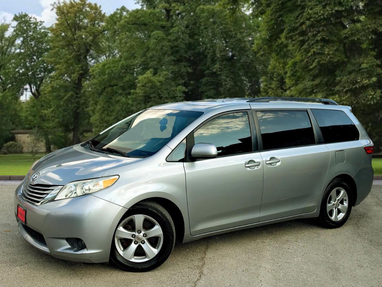 Toyota Sienna 5dr 8-Pass Van LE FWD (Natl) 2015