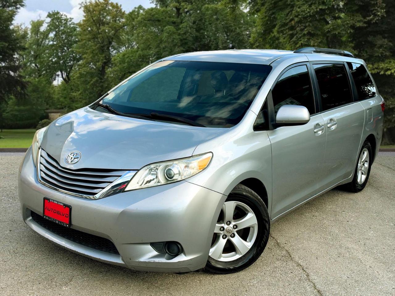 Toyota Sienna 5dr 8-Pass Van LE FWD (Natl) 2015