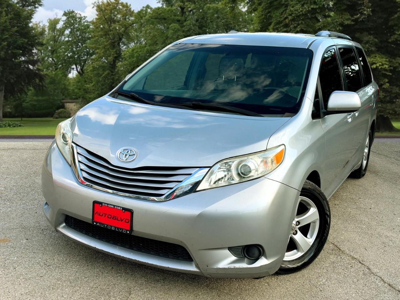 Toyota Sienna 5dr 8-Pass Van LE FWD (Natl) 2015