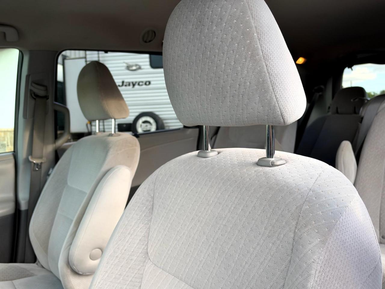 Toyota Sienna 5dr 8-Pass Van LE FWD (Natl) 2015