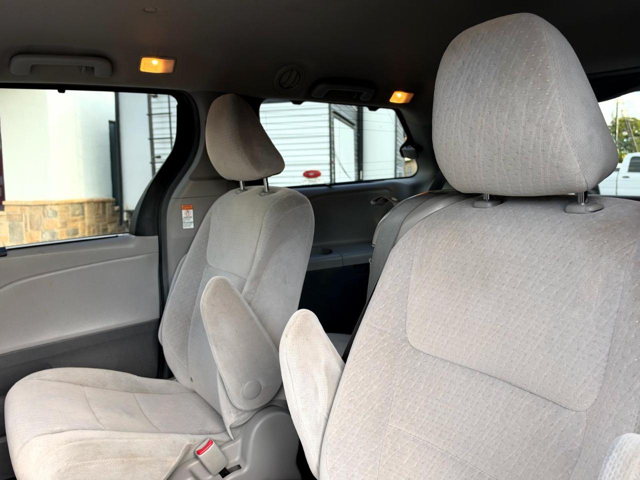 Toyota Sienna 5dr 8-Pass Van LE FWD (Natl) 2015
