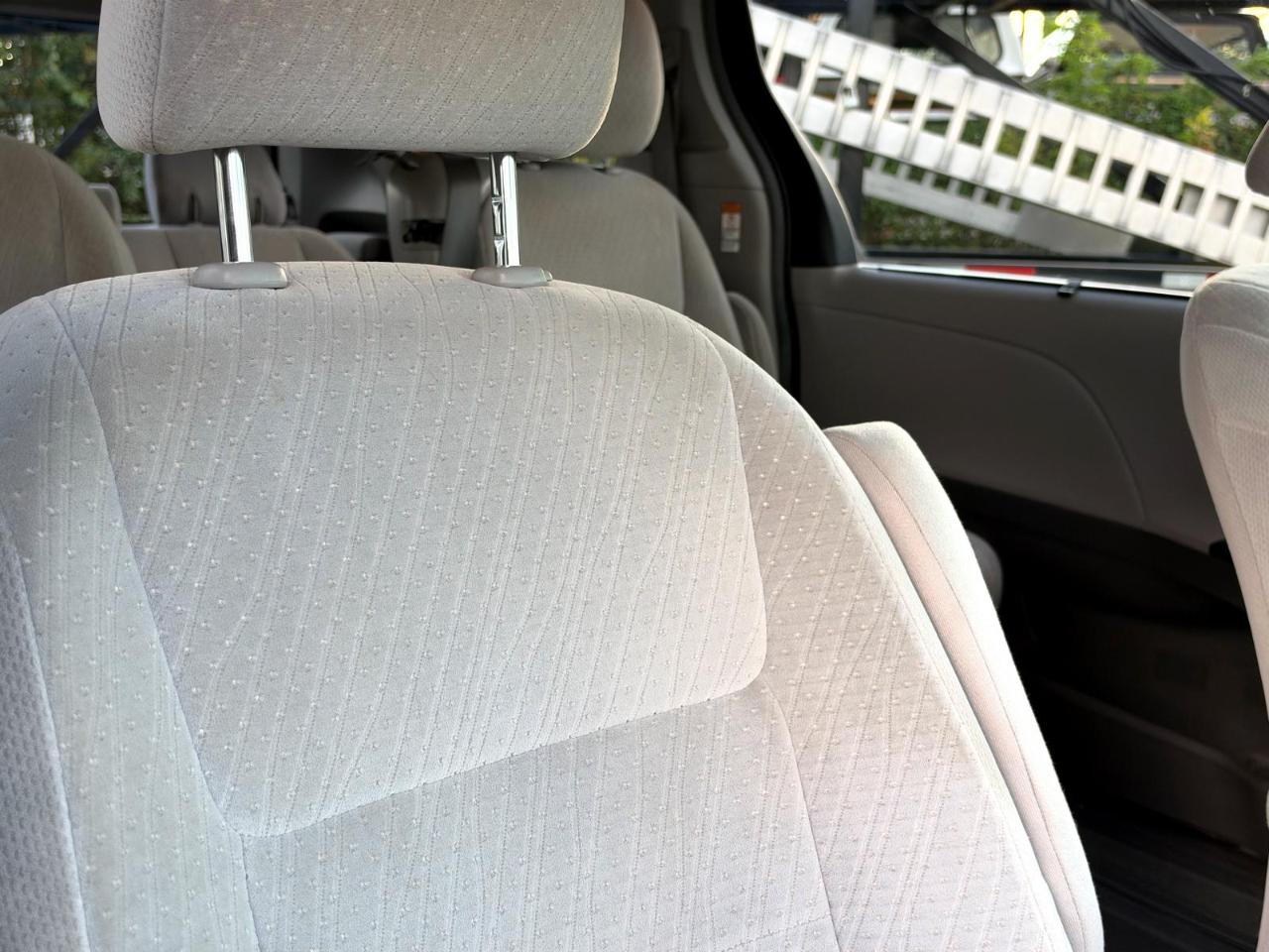 Toyota Sienna 5dr 8-Pass Van LE FWD (Natl) 2015