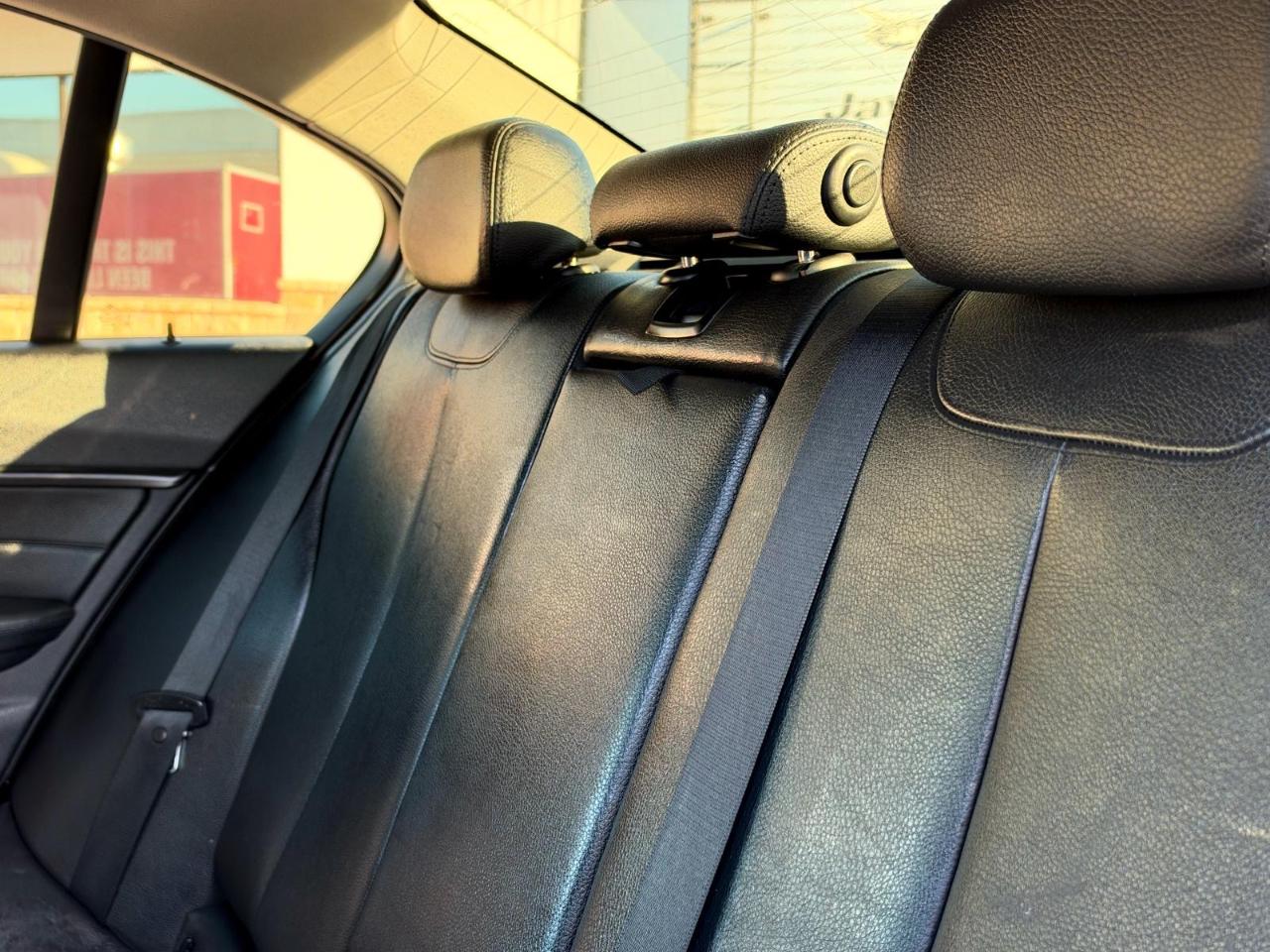 BMW 3 Series 4dr Sdn 328i xDrive AWD SULEV 2015