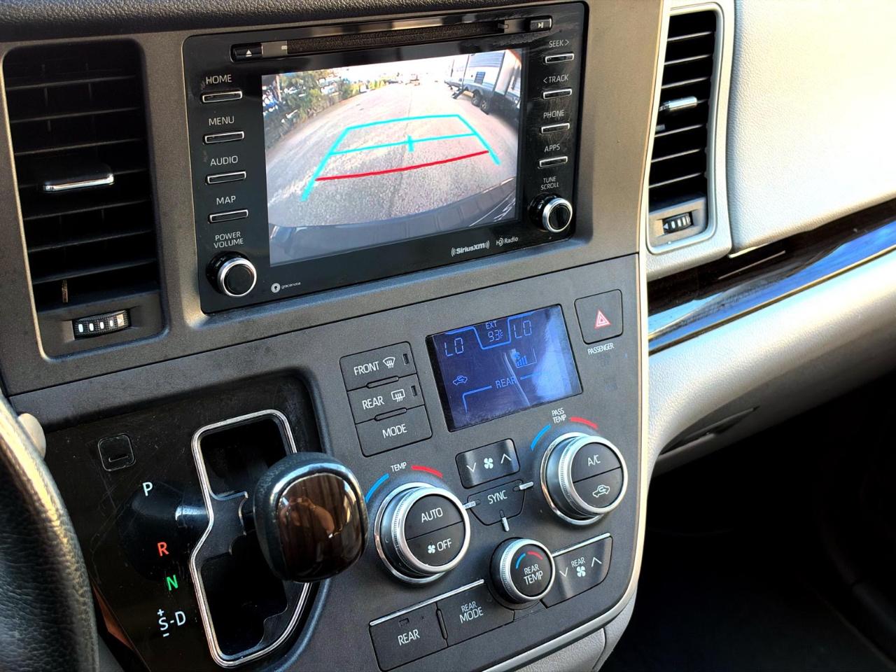 Toyota Sienna XLE Auto Access Seat FWD 7-Passenger (Natl) 2020