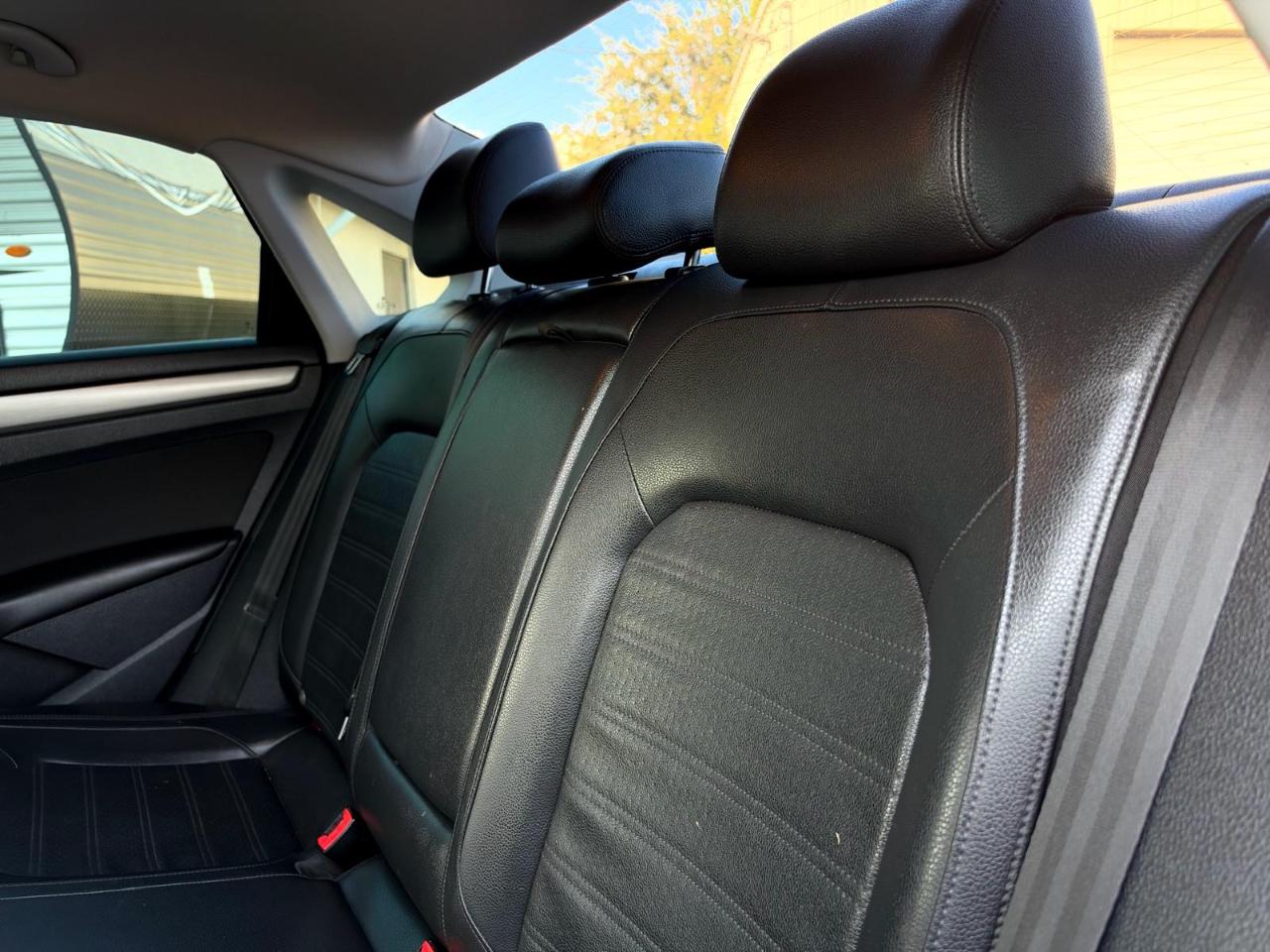 Volkswagen Passat 4dr Sdn 1.8T Auto Sport 2015