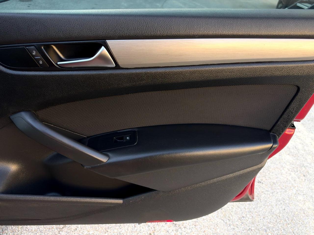 Volkswagen Passat 4dr Sdn 1.8T Auto Sport 2015