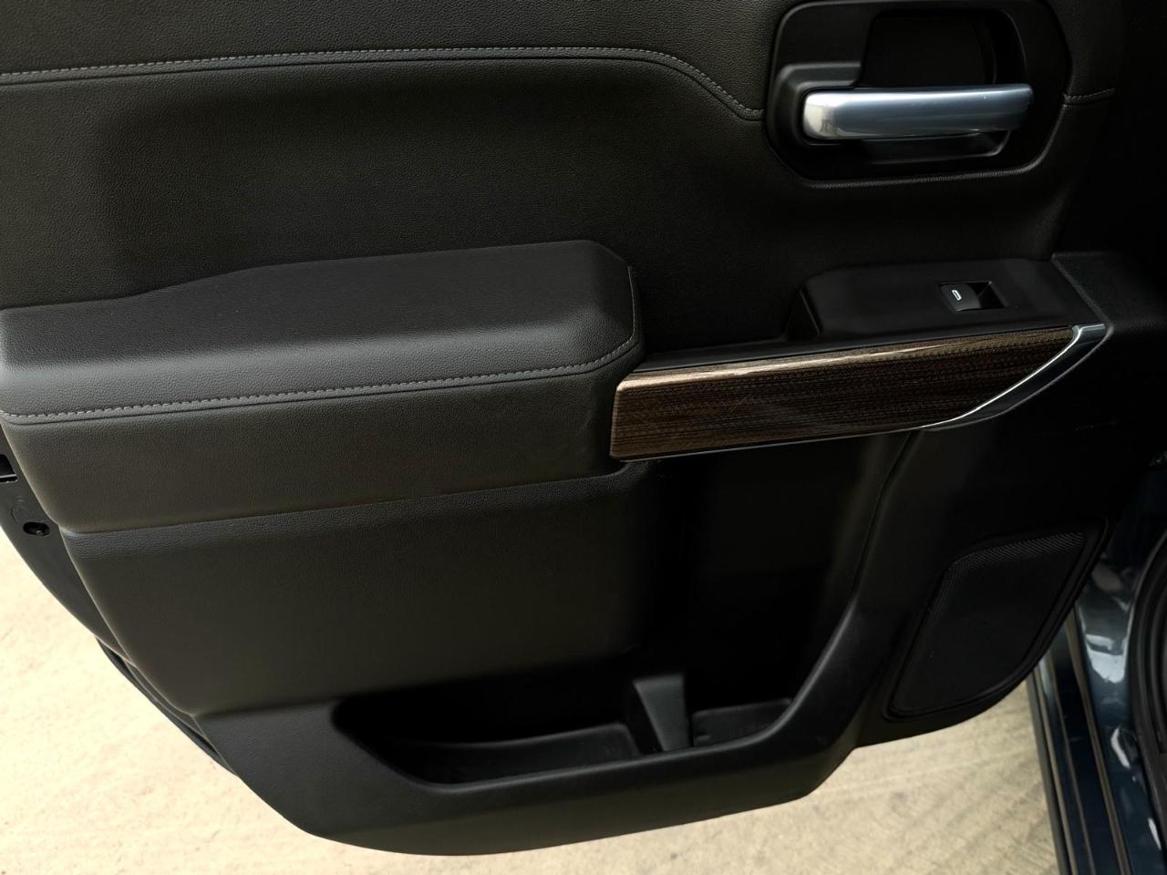 Chevrolet Silverado 1500 2WD Crew Cab 147" RST 2021