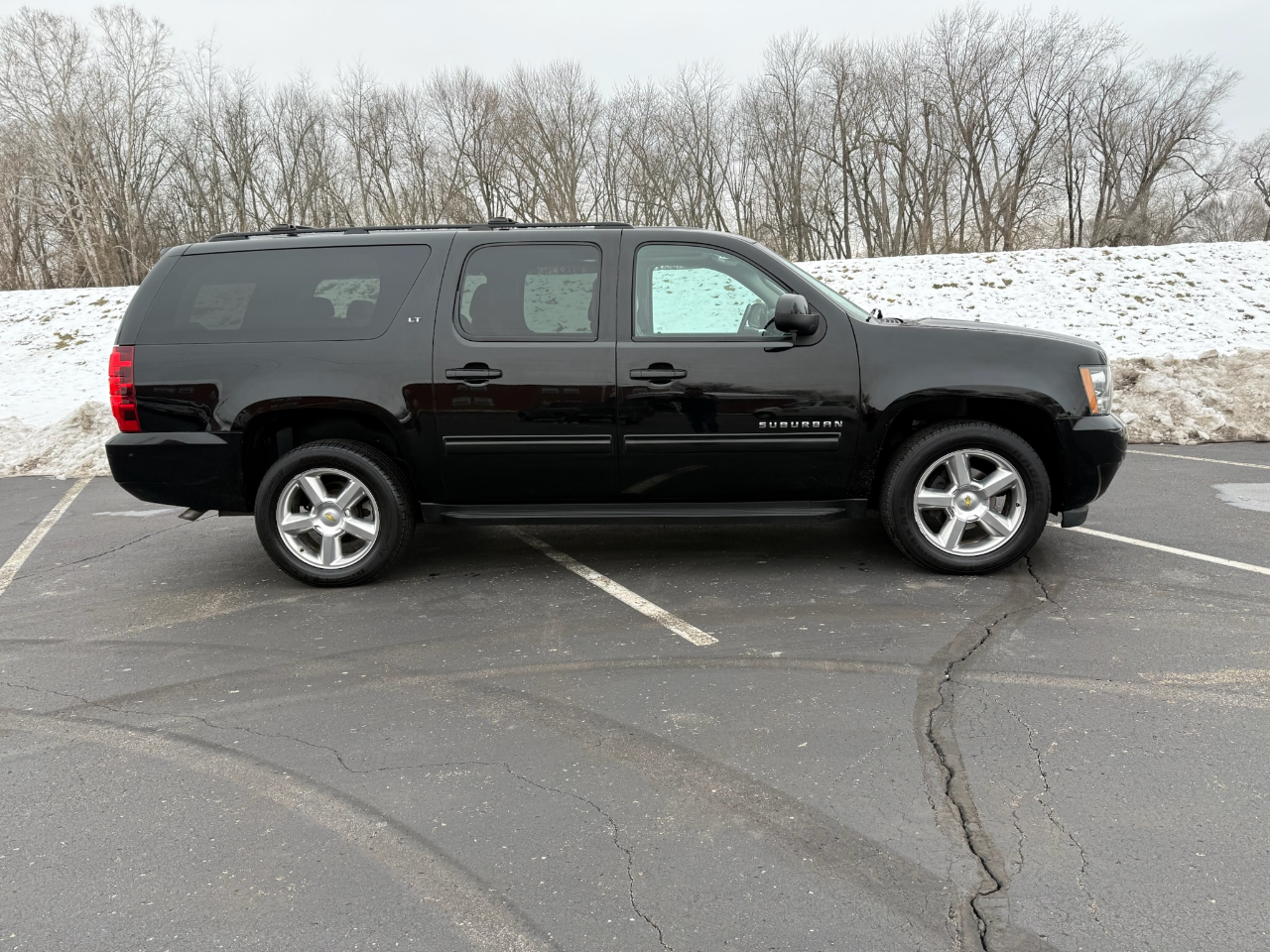 Chevrolet Suburban LT 1500 4WD 2011