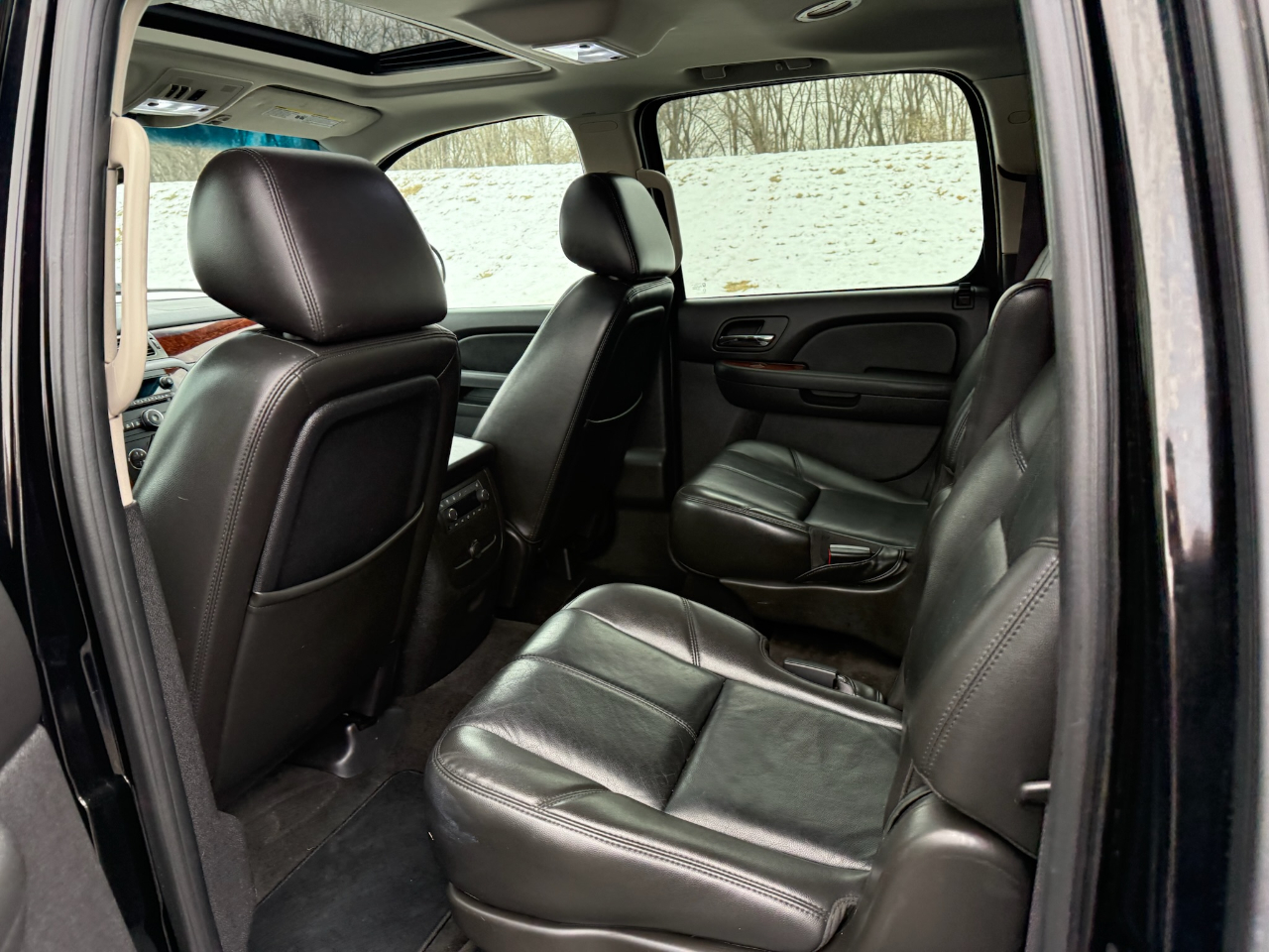 Chevrolet Suburban LT 1500 4WD 2011