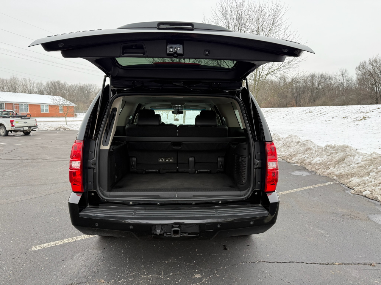 Chevrolet Suburban LT 1500 4WD 2011