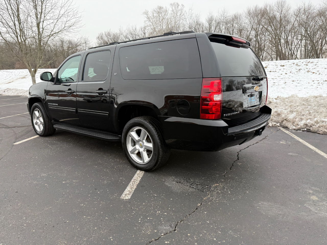 Chevrolet Suburban LT 1500 4WD 2011