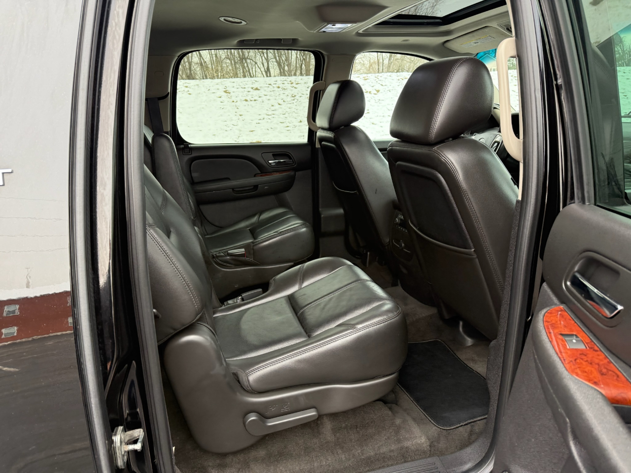 Chevrolet Suburban LT 1500 4WD 2011