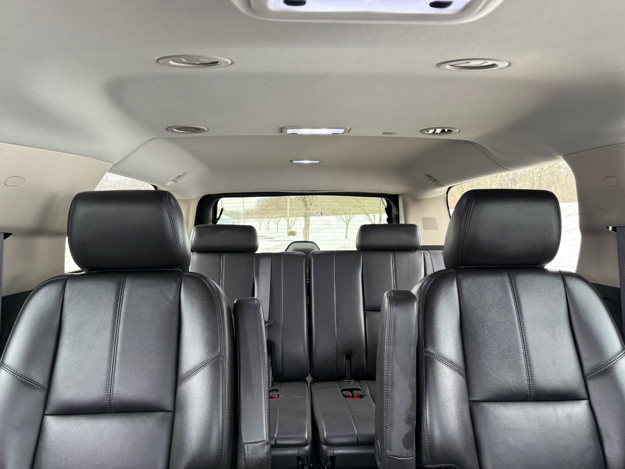 Chevrolet Suburban LT 1500 4WD 2011