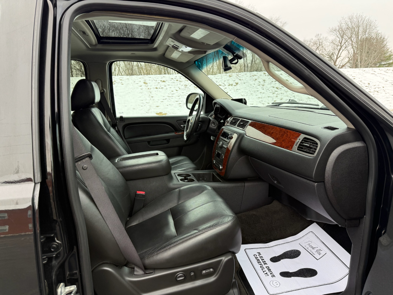 Chevrolet Suburban LT 1500 4WD 2011