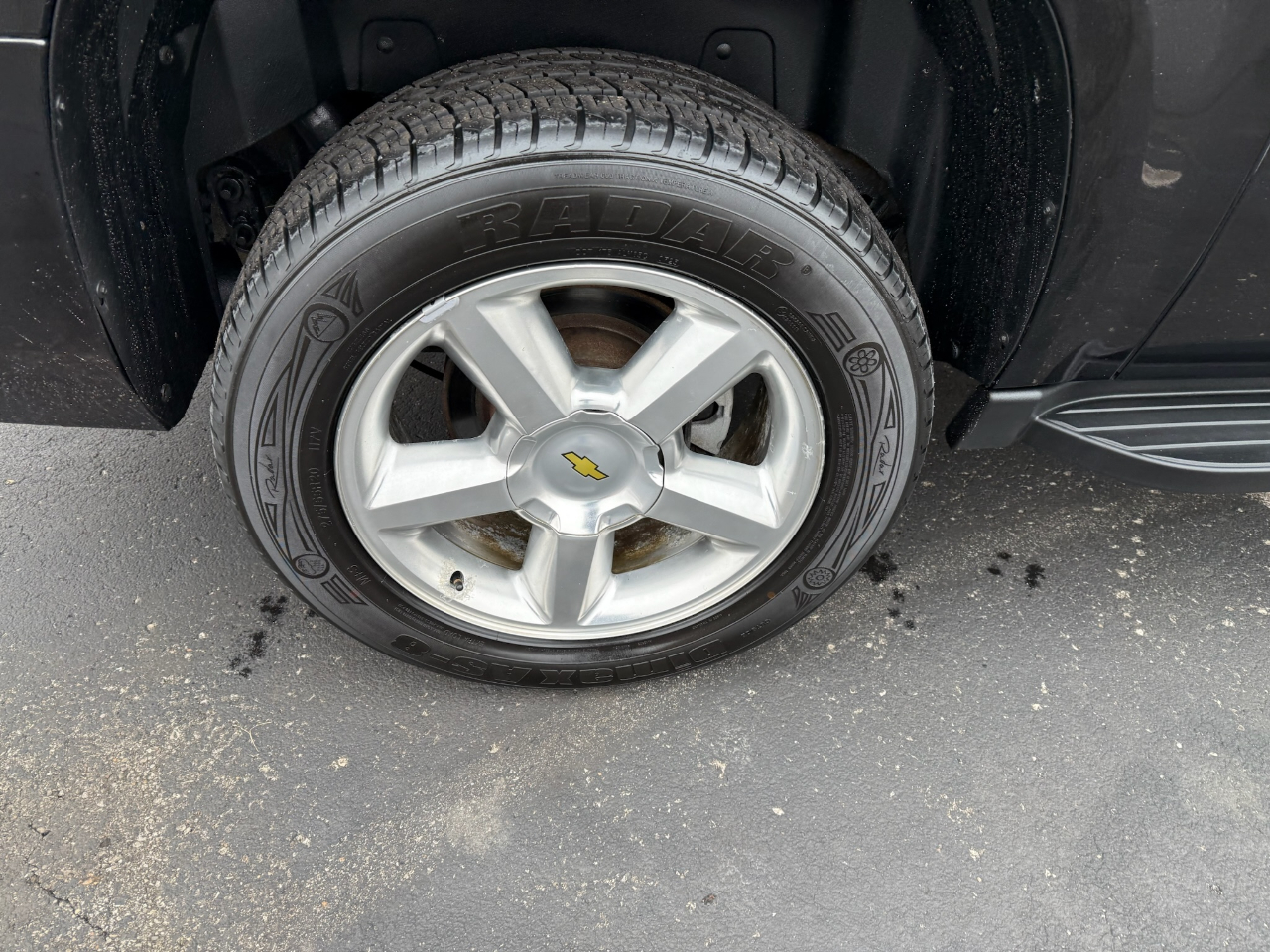 Chevrolet Suburban LT 1500 4WD 2011