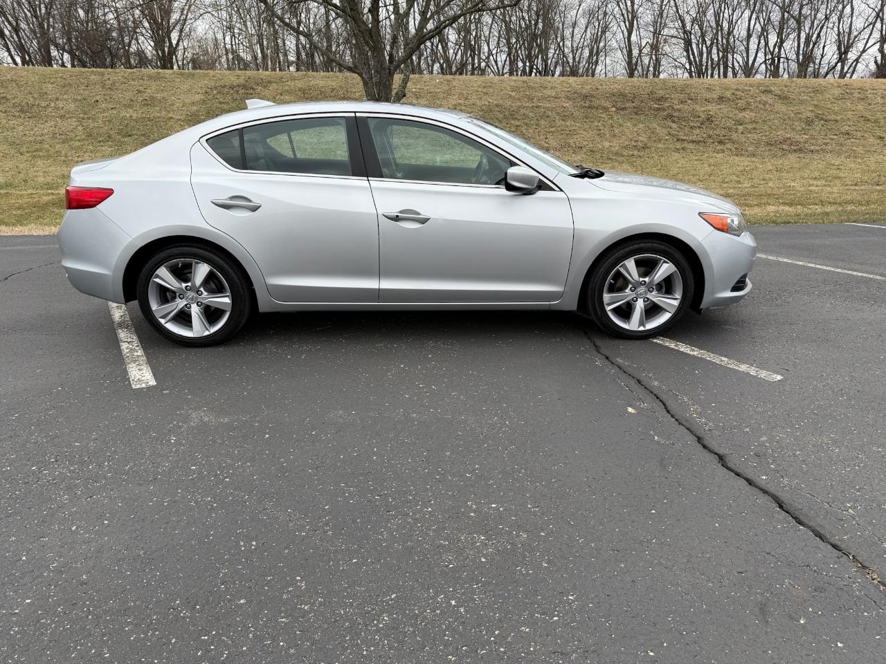 Acura ILX 4dr Sdn 2.0L Premium Pkg 2013