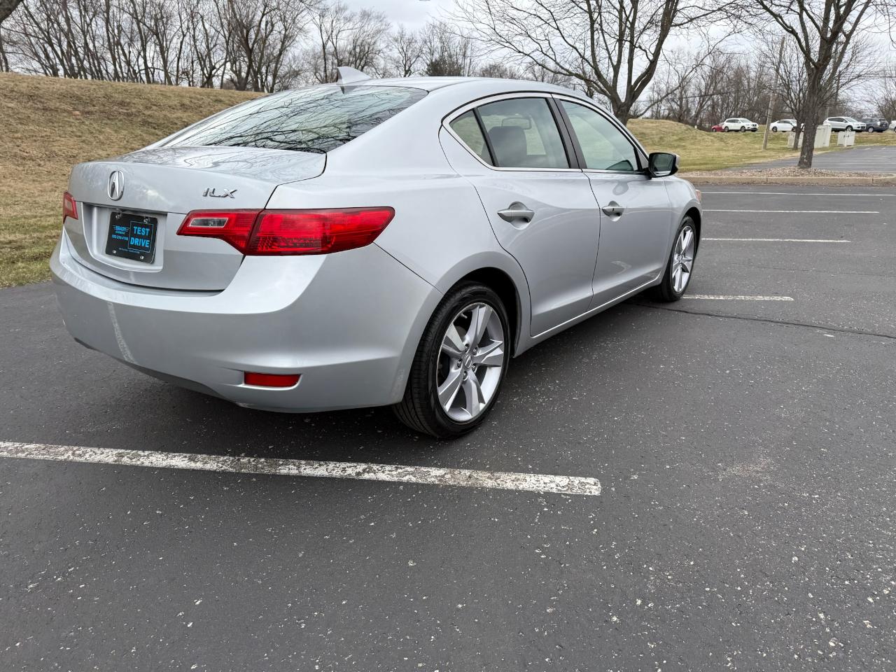 Acura ILX 4dr Sdn 2.0L Premium Pkg 2013