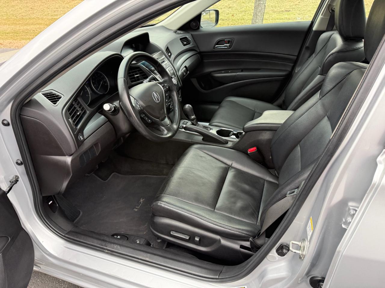 Acura ILX 4dr Sdn 2.0L Premium Pkg 2013