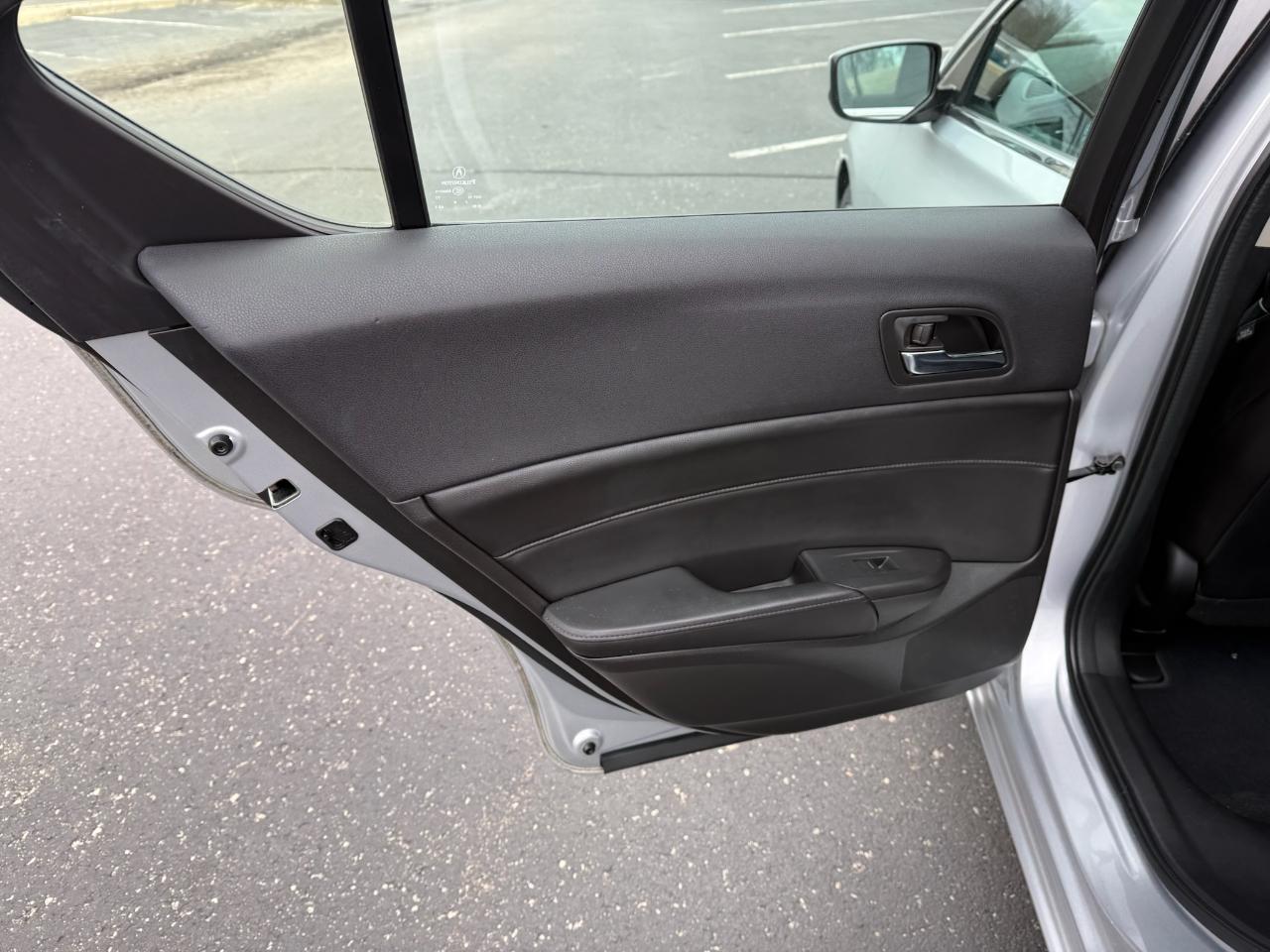 Acura ILX 4dr Sdn 2.0L Premium Pkg 2013