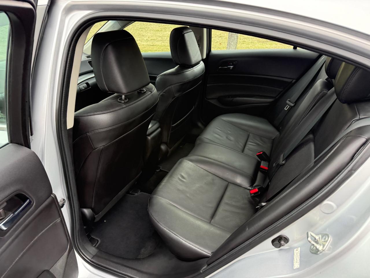 Acura ILX 4dr Sdn 2.0L Premium Pkg 2013