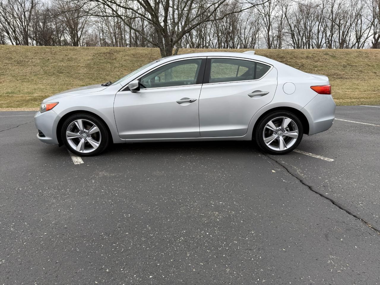 Acura ILX 4dr Sdn 2.0L Premium Pkg 2013