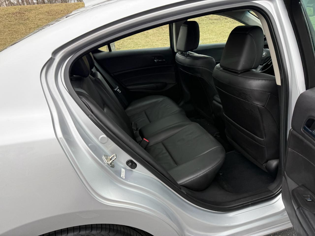 Acura ILX 4dr Sdn 2.0L Premium Pkg 2013