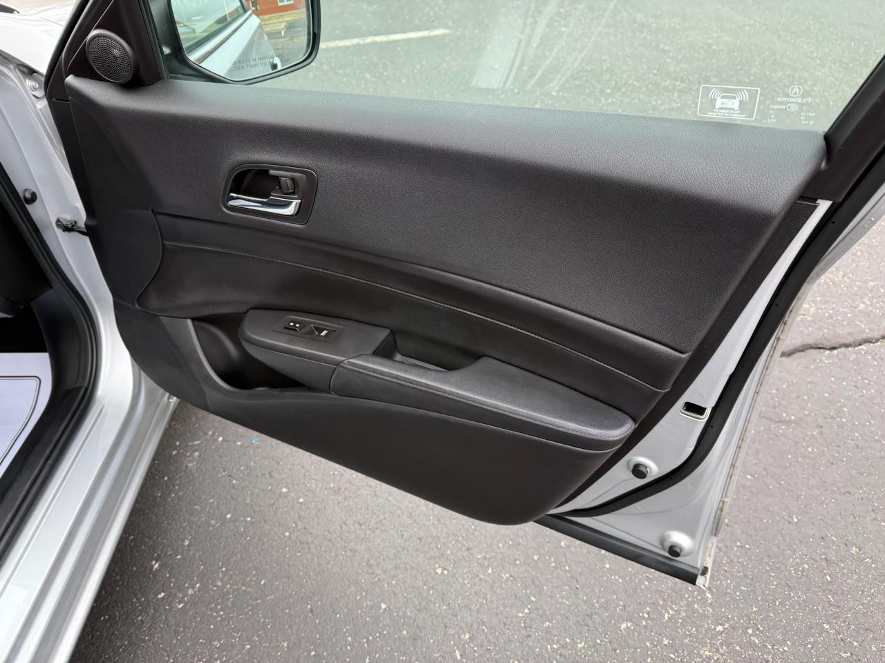 Acura ILX 4dr Sdn 2.0L Premium Pkg 2013