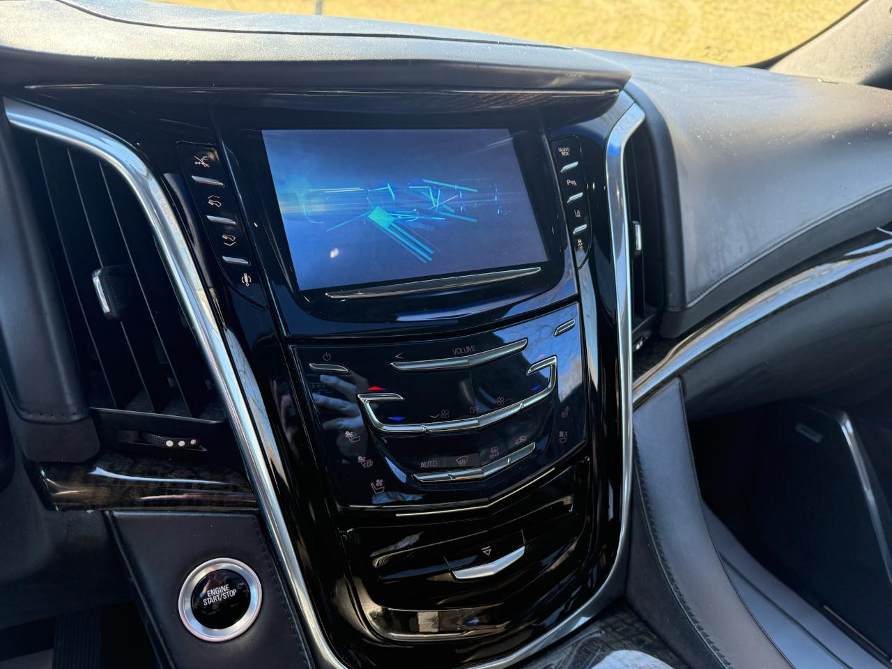 Cadillac Escalade Platinum 4WD 2015