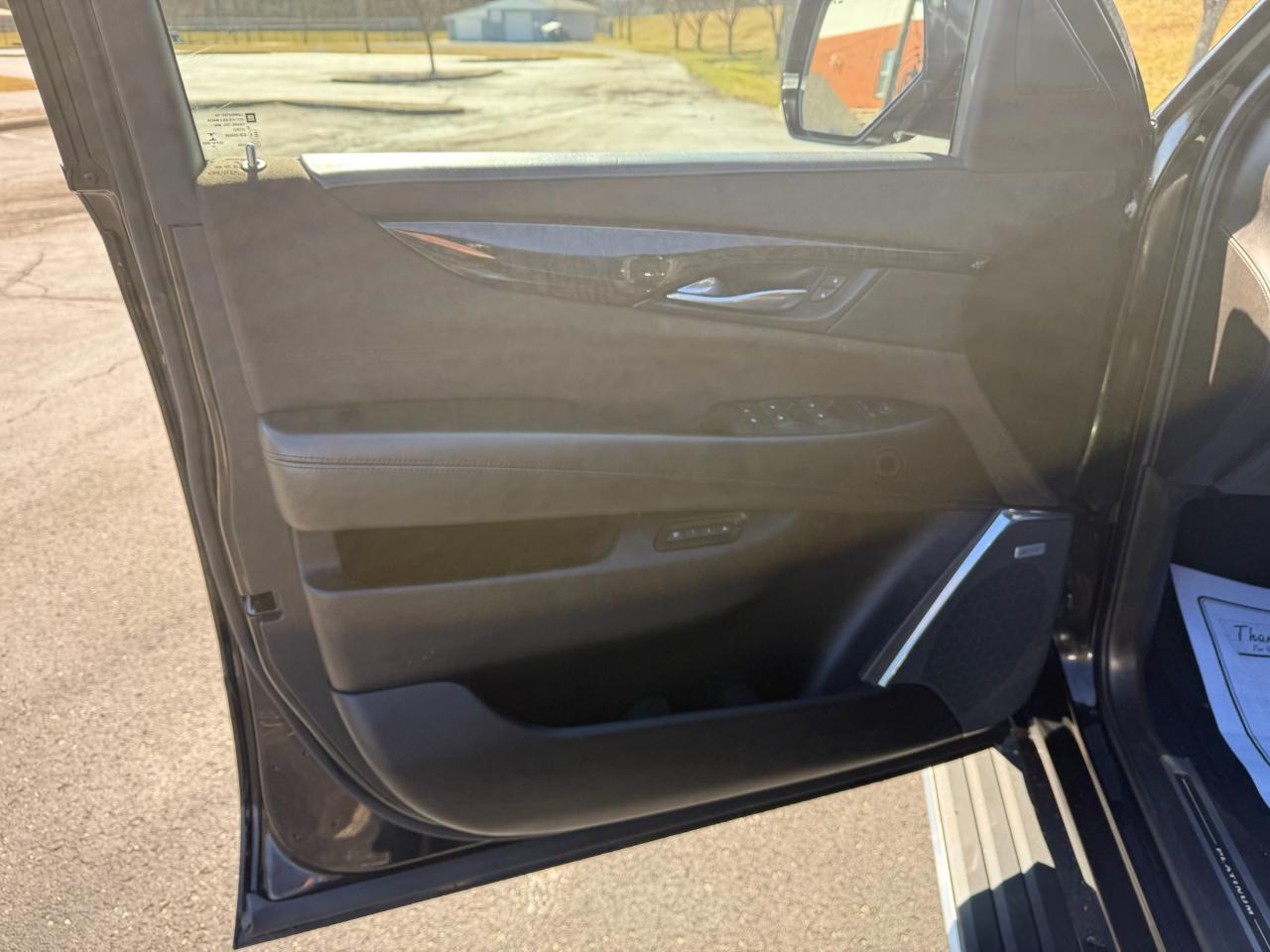 Cadillac Escalade Platinum 4WD 2015